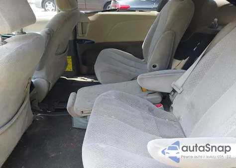 2011 Toyota Sienna Le V6 z USA, uszkodzony, nr VIN 5TDKK3DC2BS024566